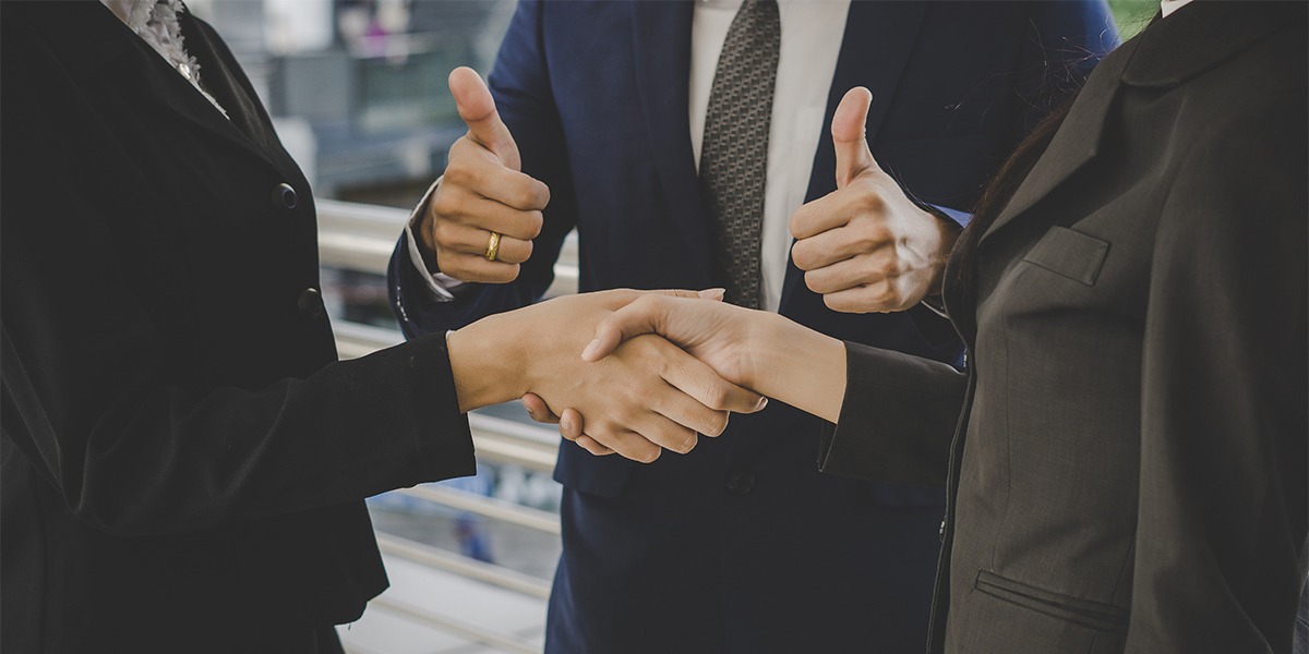 hand shake after retaining HR for business growth